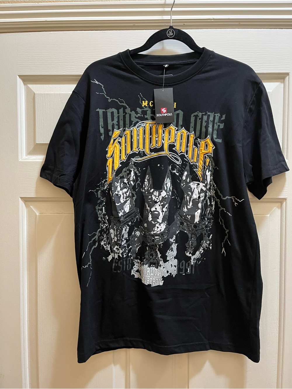 South Pole Men’s Sz XL Trust No One Black Short-Sleeve Guard Dogs Graphic Tee